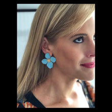 Sky blue fleur earring