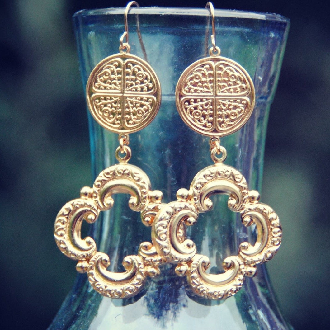 Gold Hamptons earring